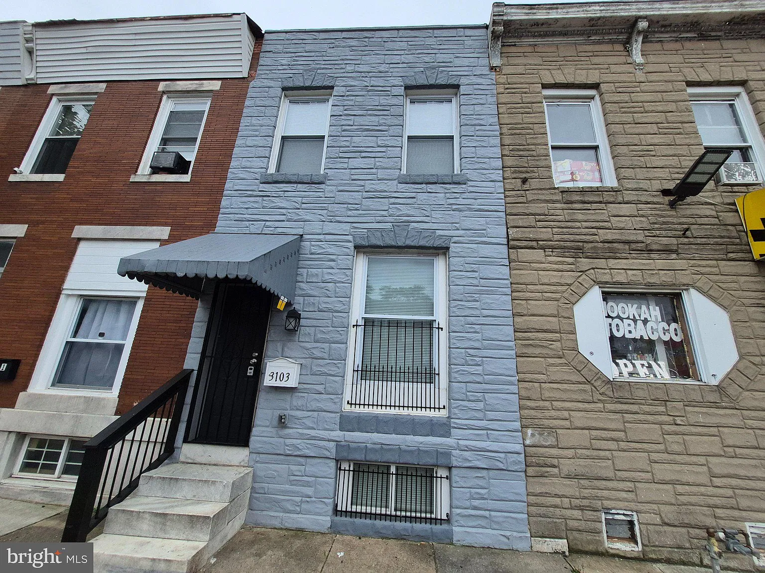 3 bed, 1.0 bath, 1200 sqft, $1,600 — Photo 1