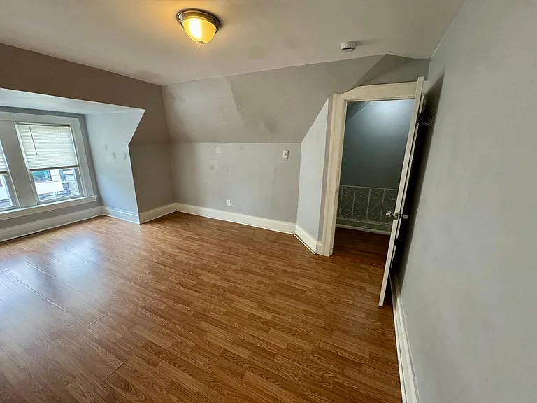 1810 Brownsville Rd — Photo 56