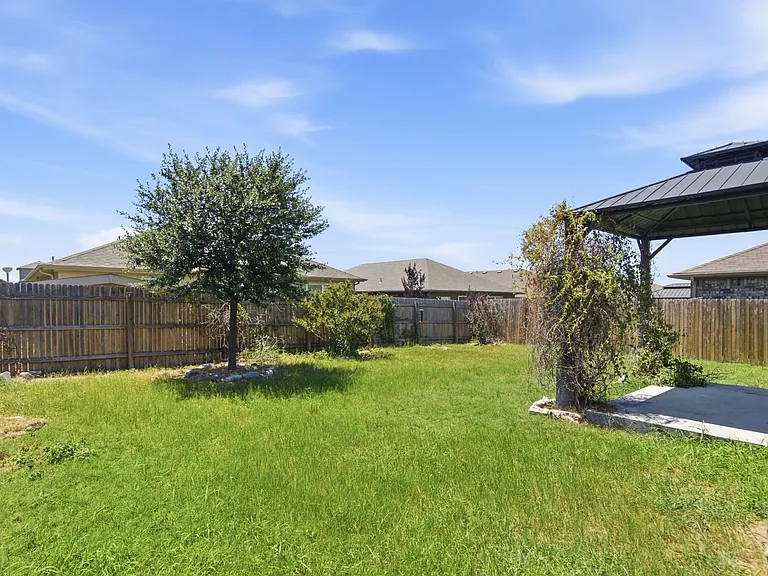 5813 Roderick Dr — Photo 27