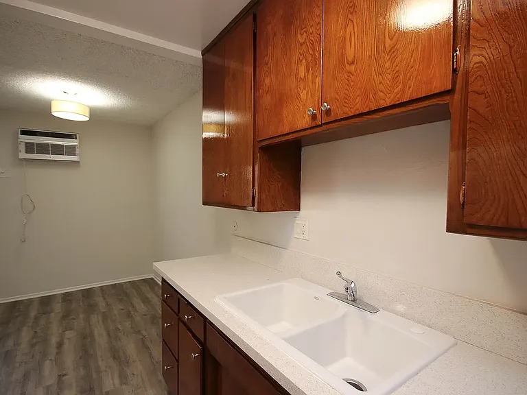 567 N Holliston Ave #1 — Photo 13