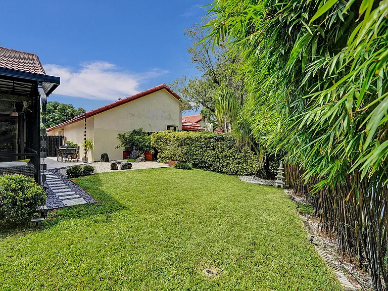 420 SW 113th Ter — Photo 30