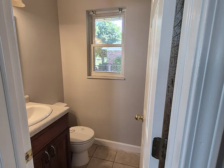 1704 Hawthorne Dr — Photo 7