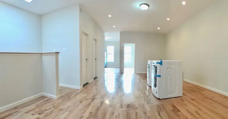 Rented by Zjama Realty Corp | media 2