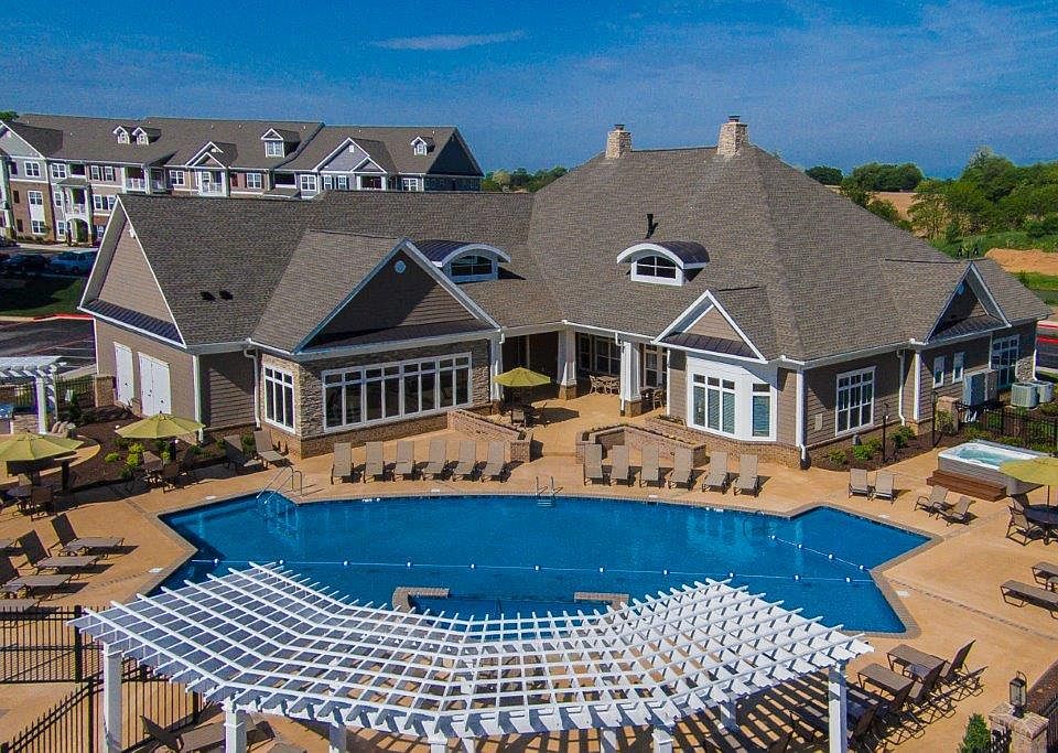 1st image of 2015 Reserve Cir #2317511