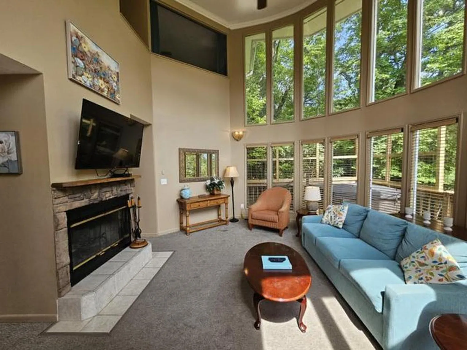 3 bed, 3.0 bath, 1700 sqft, $6,392 — Photo 1
