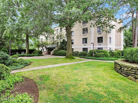 2nd image of 1525 E Putnam Ave APT 209