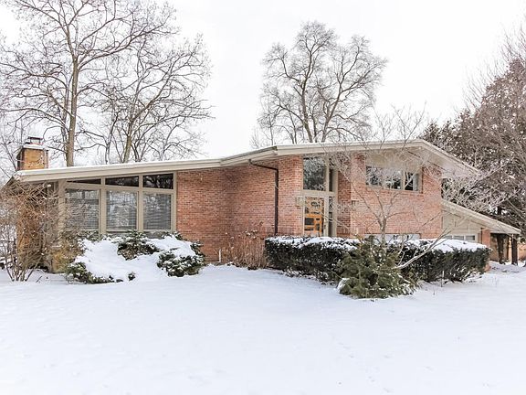 3rd image of 1128 Idema Dr SE