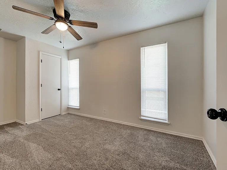 727 Vicksburg Ave — Photo 35