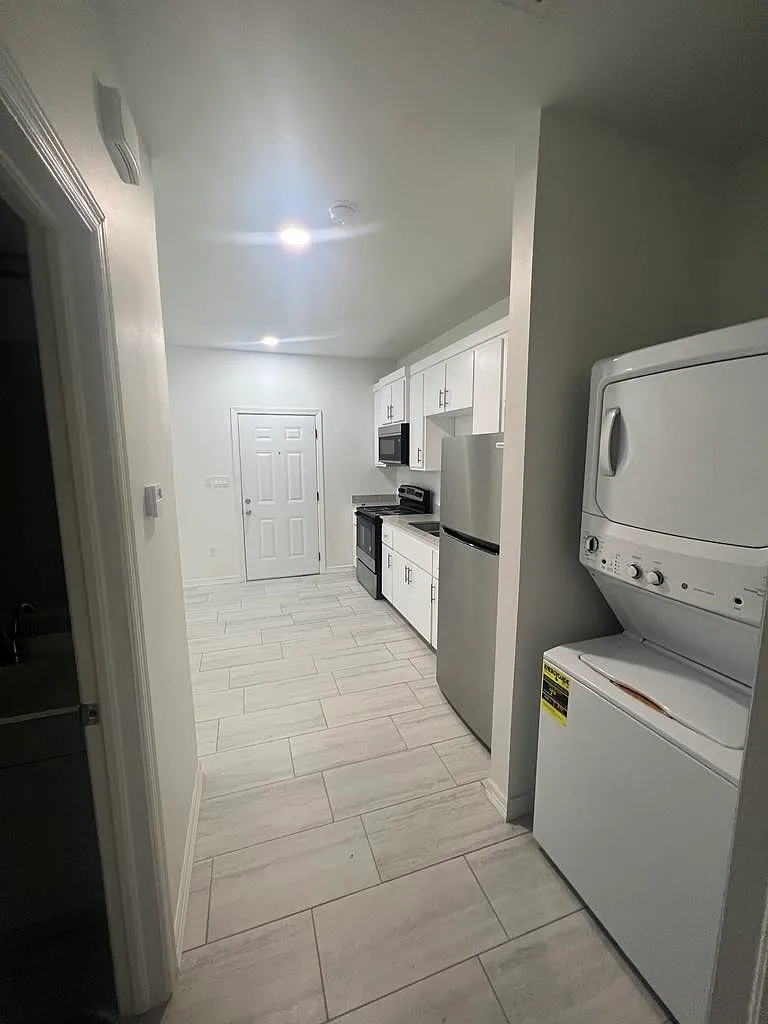 2616 Fern Ave — Photo 1
