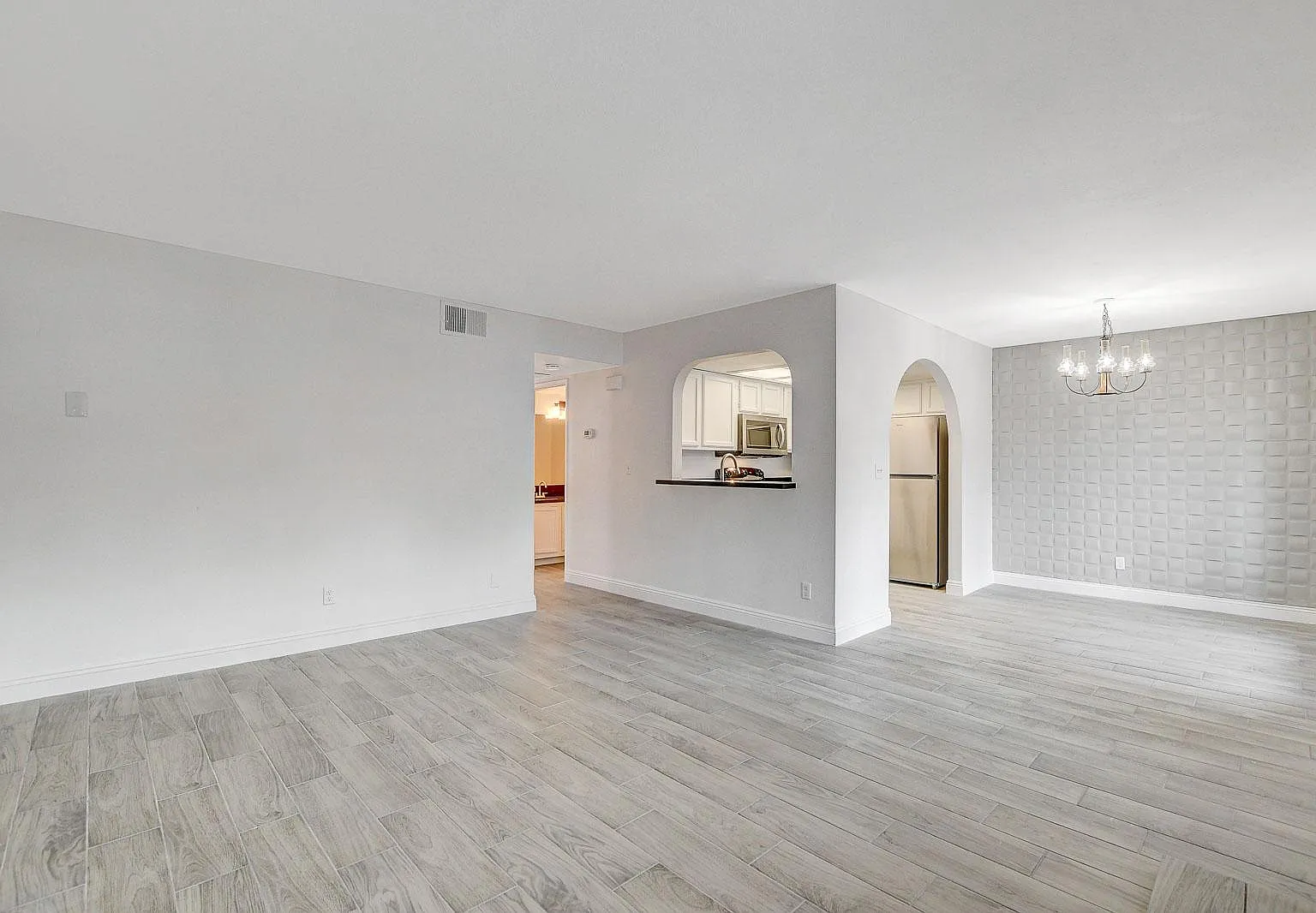 2 bed, 1073 sqft, $1,595 — Photo 1