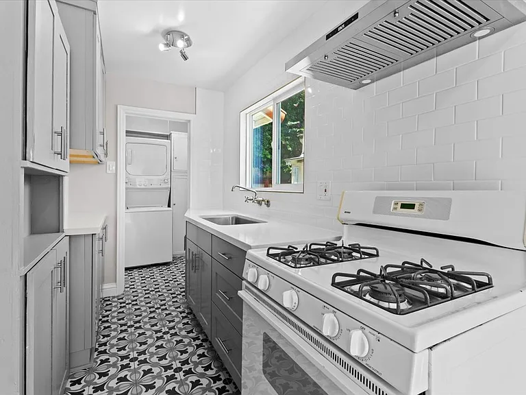 4044 Huron Ave #A — Photo 8