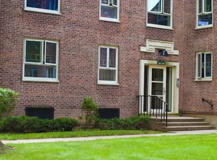 67-09 186th Ln, Fresh Meadows, NY 11365