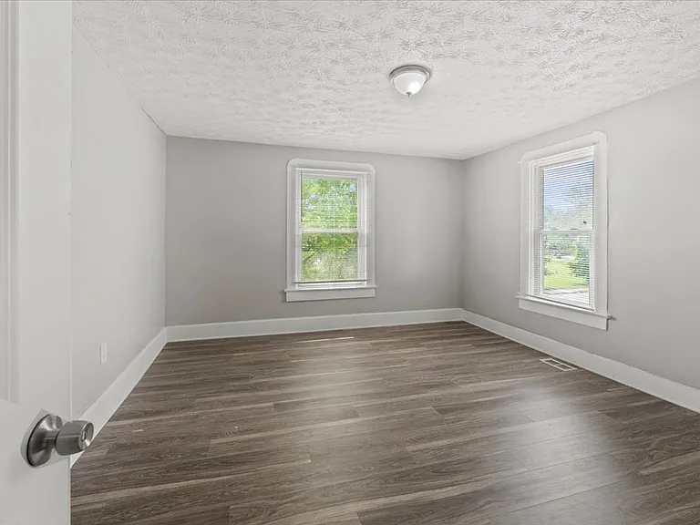 2954 Central Ave — Photo 10