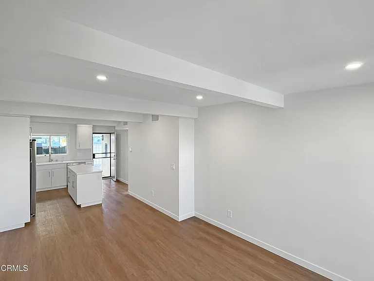61 Redwood Ave — Photo 11