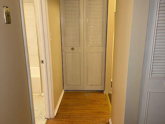 5th image of 3 Hawthorne Ln #204