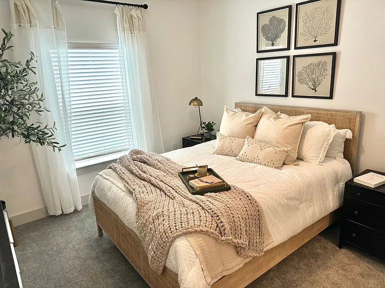 Azalea Bay Apartments — Photo 14