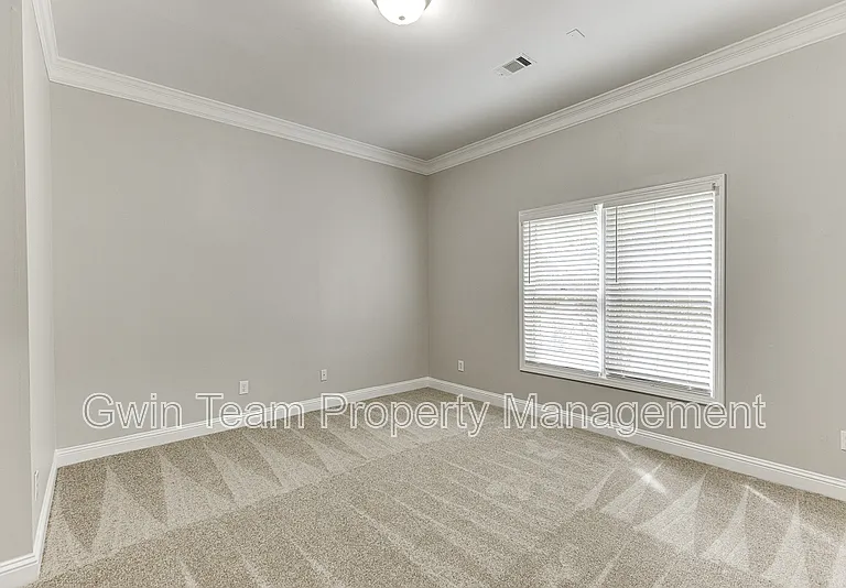 9345 Riverclub Pkwy — Photo 36