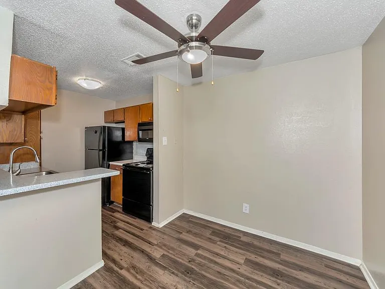 Oak Meadow Apartments — Photo 5