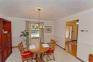 5th image of 31 Sherwood Trl