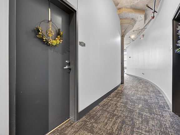 4th image of 4100 Forest Park Ave #427