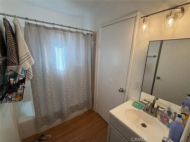 531 Erwin St — Photo 6
