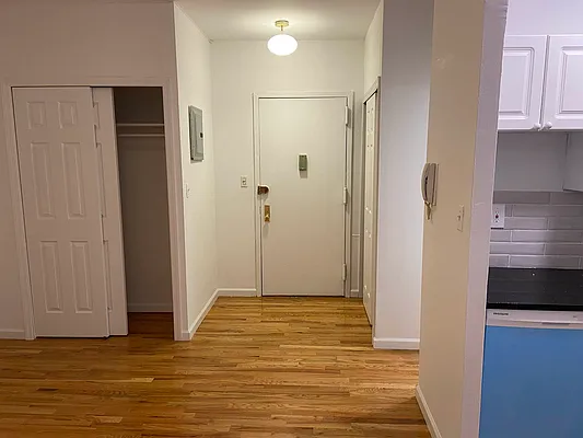 Rented by City Connections Realty | media 10