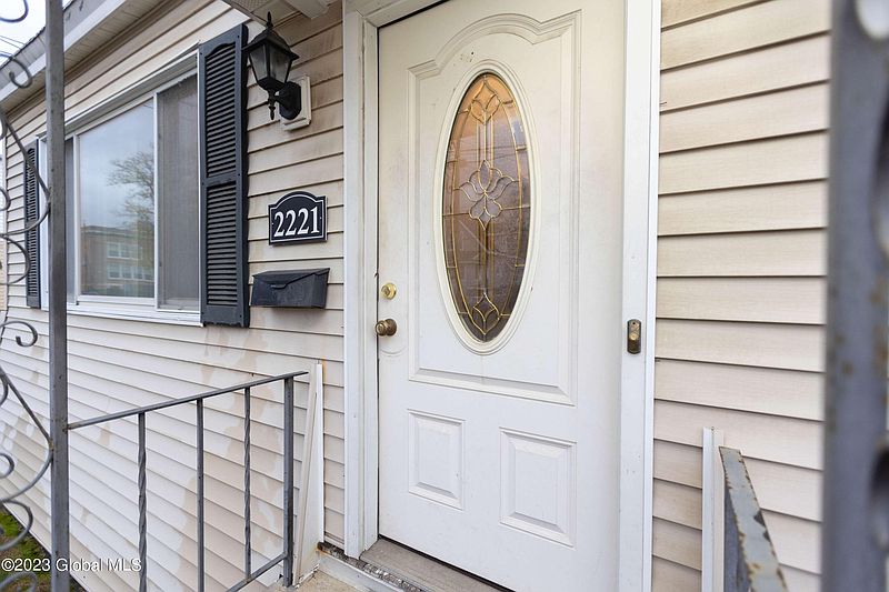 5th image of 2221 Guilderland Avenue