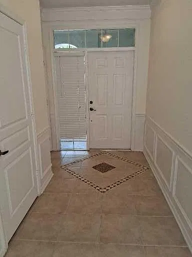 3 bed, 2.5 bath, 1719 sqft, $3,700 — Photo 3