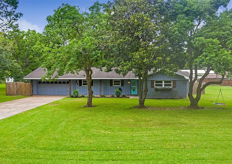 1st image of 403 Dolphin Ln