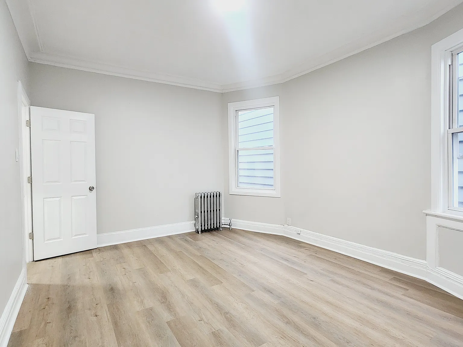 3 bed, 1100 sqft, $2,400 — Photo 4