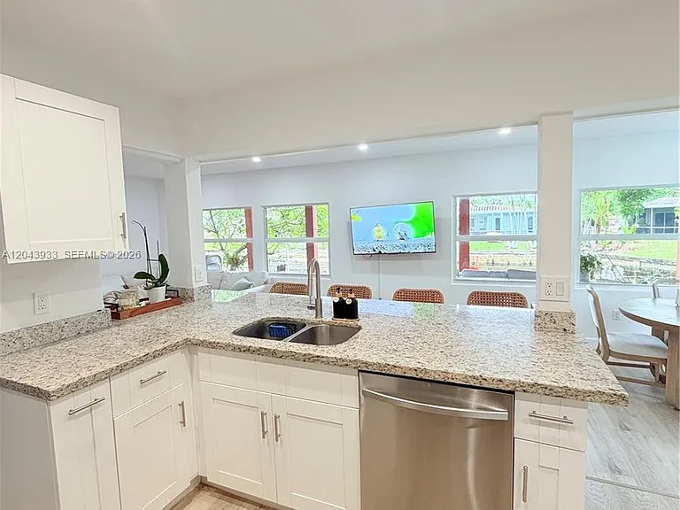 3430 NW 21st Ave — Photo 4