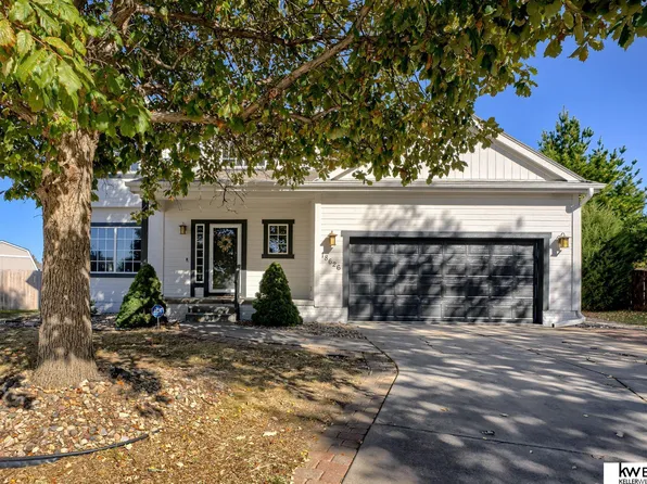 18626 Holmes Cir, Omaha, NE 68135