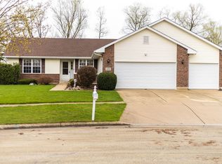 1404 Willow Ln, Harvard, IL 60033