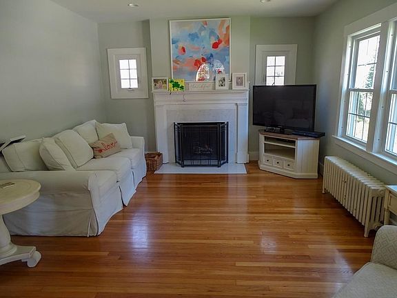 2nd image of 20 Newton St