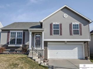 19422 V St, Omaha, NE 68135