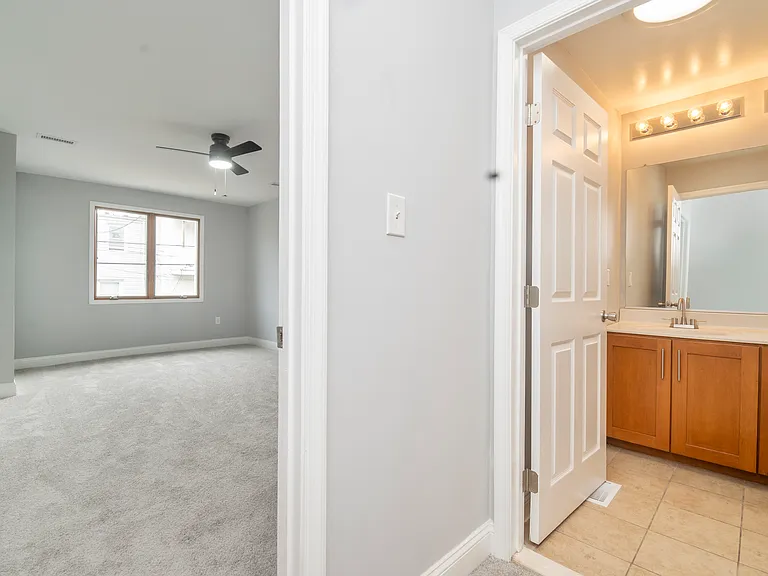 415 N Kenwood Ave — Photo 11