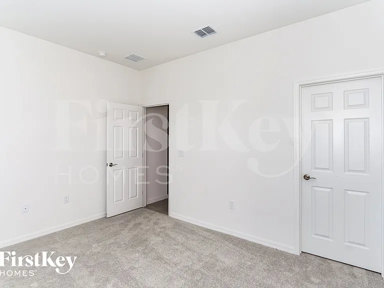 340 Corbel Ln — Photo 10
