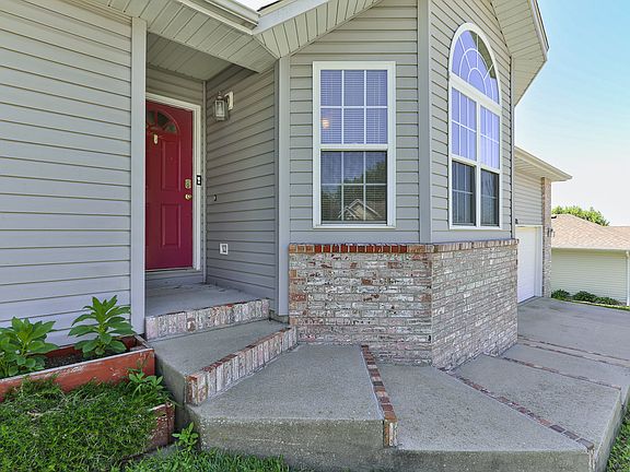 Steps up to entrance of home