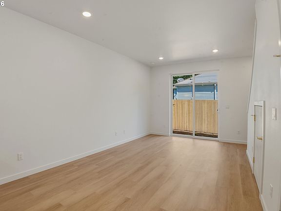 5th image of 6187 N Albina Ave #2