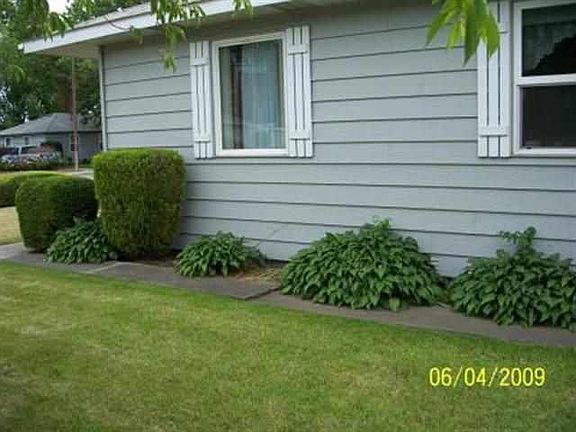 2nd image of 215 N Yelm St