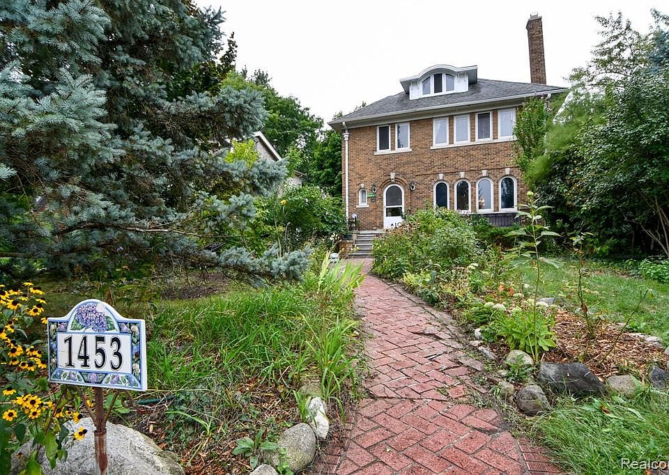 1st image of 1453 Balfour St