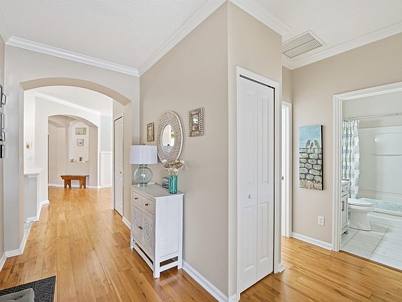 4th image of 266 Roaring Brook Dr