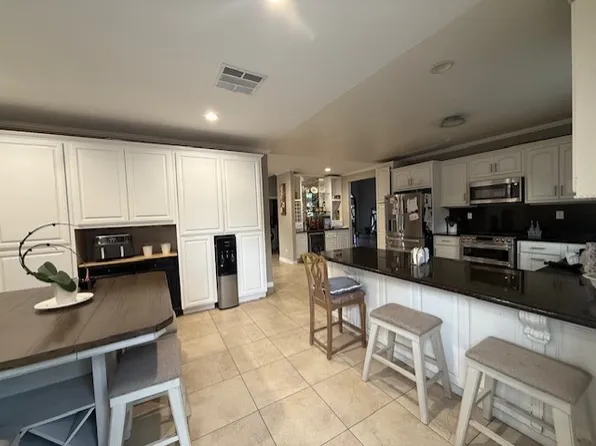 1723 W Via Bello Dr, Rialto, CA 92377