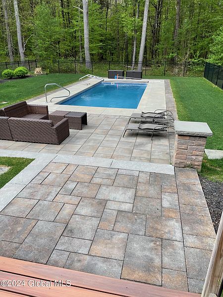 5th image of 7 Saddle Brook Drive