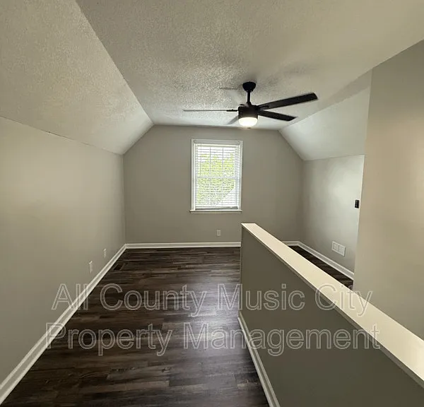 553 Owendale Dr — Photo 10