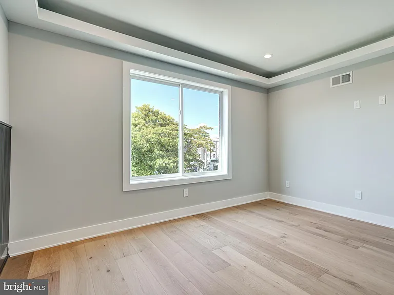 1933 N Leithgow St #35-1 — Photo 33