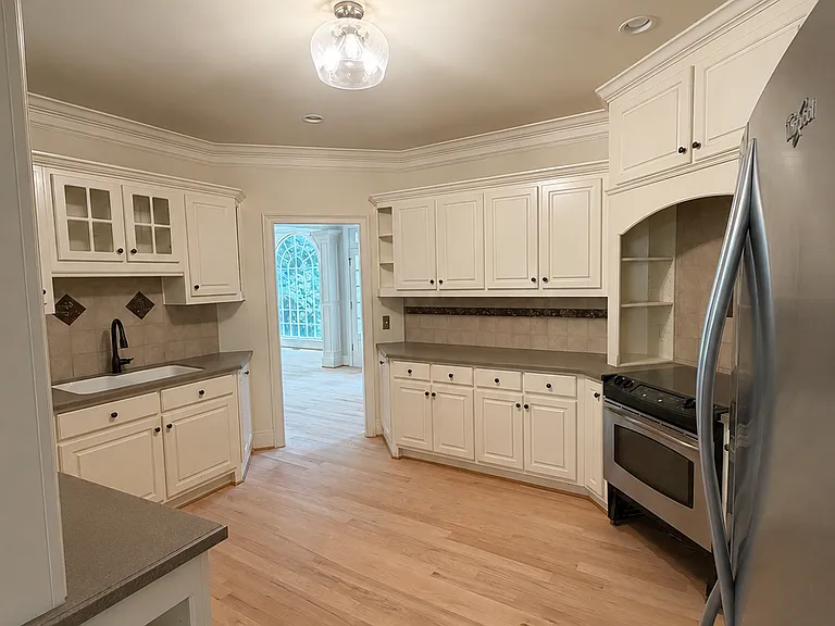 1030 Dejarnet Ct — Photo 4