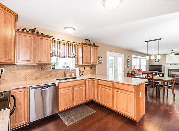 You will love entertaining in this open space!!