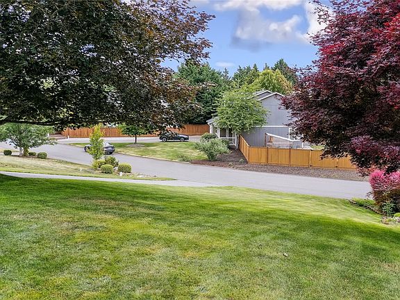 3rd image of 12618 203rd Avenue E