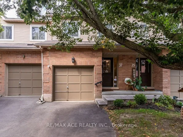 26 Moss Blvd #37, Hamilton, ON L9H 6W7
